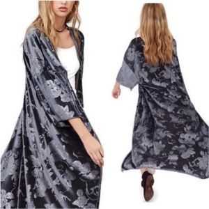 (M) Long Black Velvet Kimono Duster Cardigan 3/4 Length Sleeves Floral Pattern